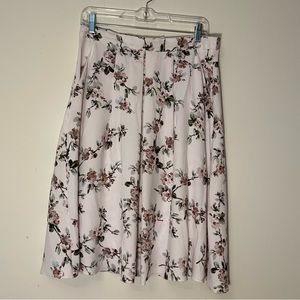 Beautiful A-line floral skirt with pockets (!!)